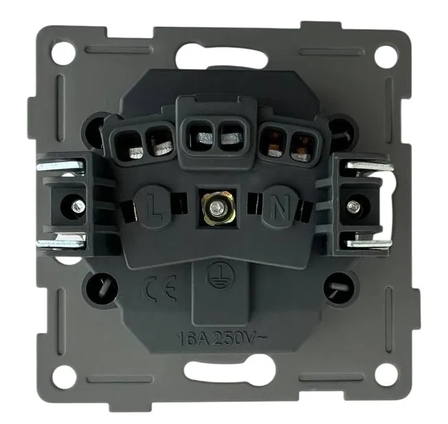 Розетка 1-я с/з со шторками белая U1A-006 SoftTouch "Uno" AWSproducts