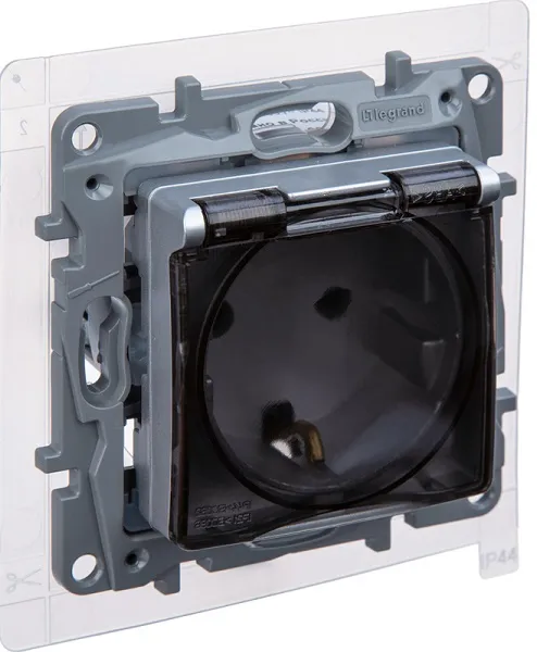 Розетка 1-я с/з со шторками и крышкой IP44 Алюминий ETIKA LEGRAND без рамки