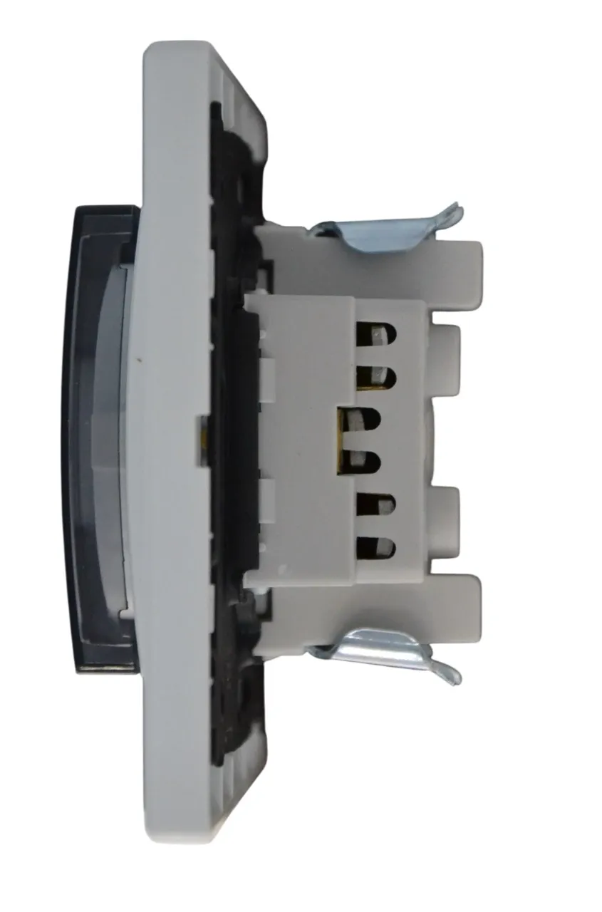 Розетка 1-я с крышкой с/з белая SD-P1013W "Standard" AWSproducts