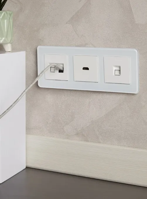 Рамка 3-я белый (стекло) BRITE IEK