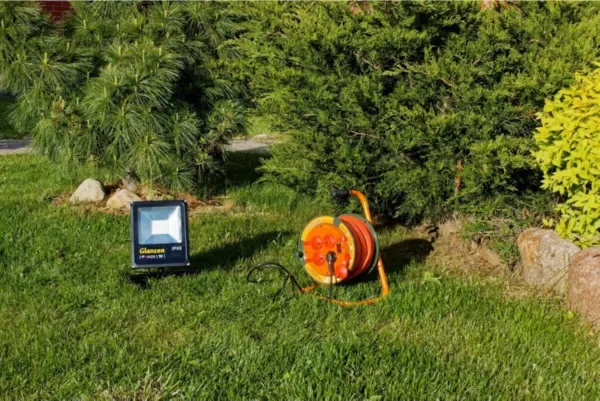 Светодиодный прожектор переносной GLANZEN FAD-0015-30 (30Вт, 6000К, SIP)