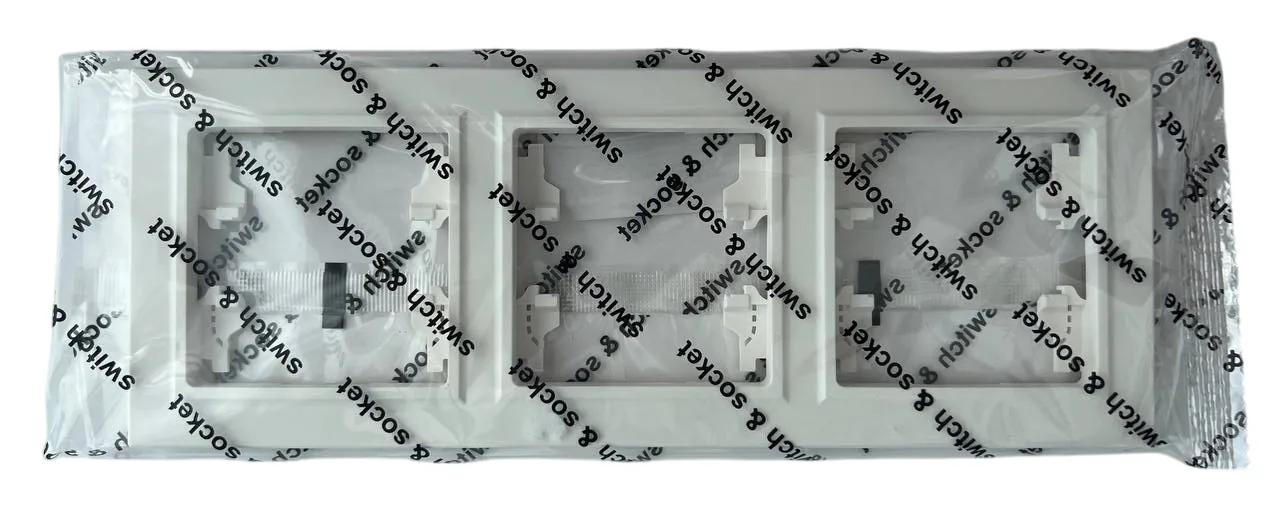 Рамка 3-я белая горизонтальная U1A-031 SoftTouch "Uno" AWSproducts
