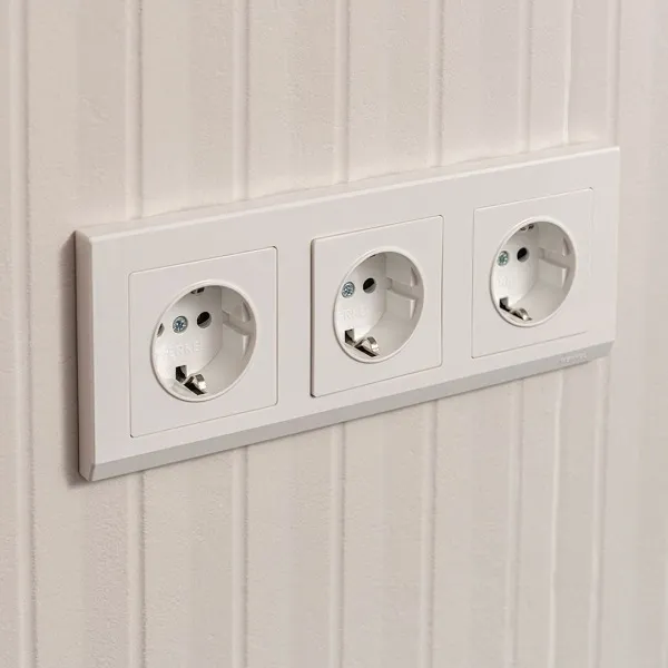 Рамка 3-я Белый Stark WERKEL