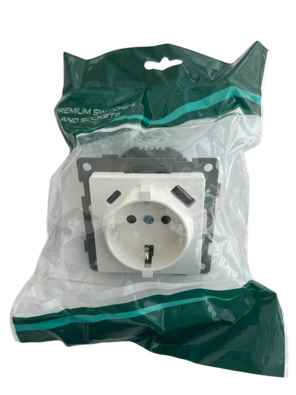 Розетка 1-я с/з с шторками с USB и TYPE C (5В, 2.1А) белая U1A-011 SoftTouch "Uno" AWSproducts