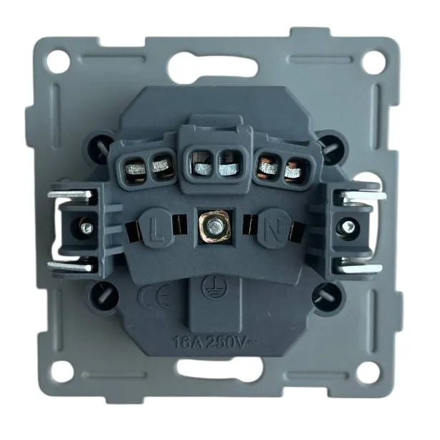 Розетка 1-я с крышкой с/з с шторками белая U1A-012 SoftTouch "Uno" AWSproducts