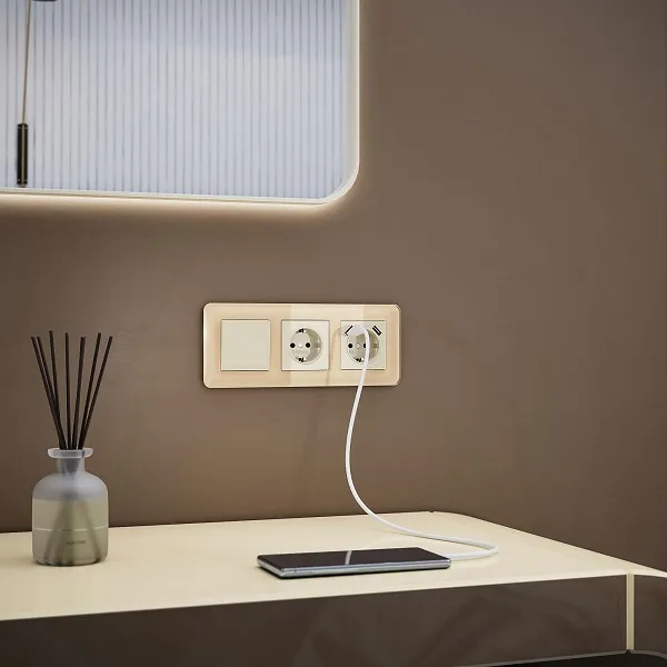 Рамка 3-я Айвори (стекло) Elite WERKEL