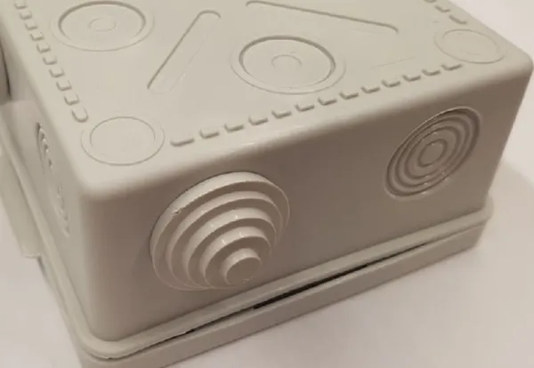 Коробка распреД. о/п 100х100х50 IP54 СЕРАЯ 8 сальников TDM (60)