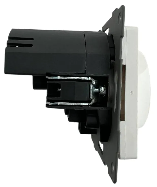 Розетка 1-я с/з с шторками с USB и TYPE C (5В, 2.1А) белая U1A-011 SoftTouch "Uno" AWSproducts