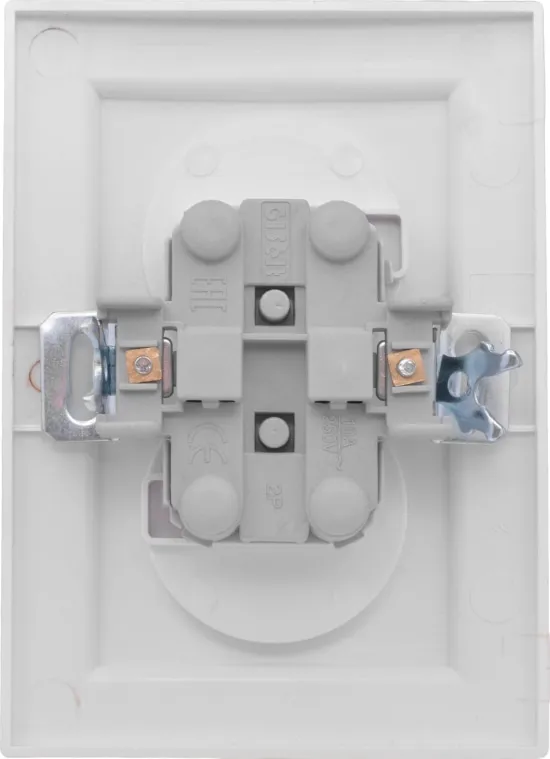 Розетка 2-я б/з со шторками Белый Минск EKF