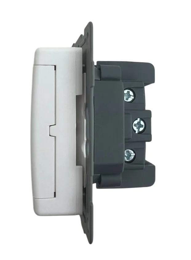 Розетка 1-я с крышкой с/з с шторками белая U1A-012 SoftTouch "Uno" AWSproducts