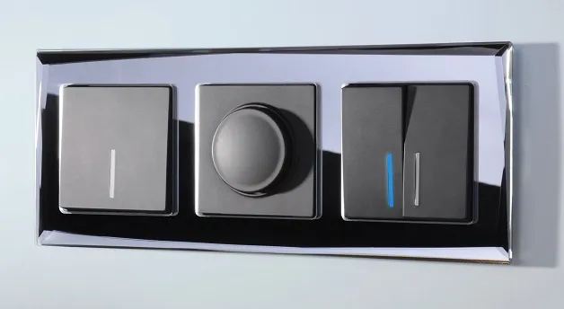 Рамка 3-я Черный (стекло) Diamant WERKEL