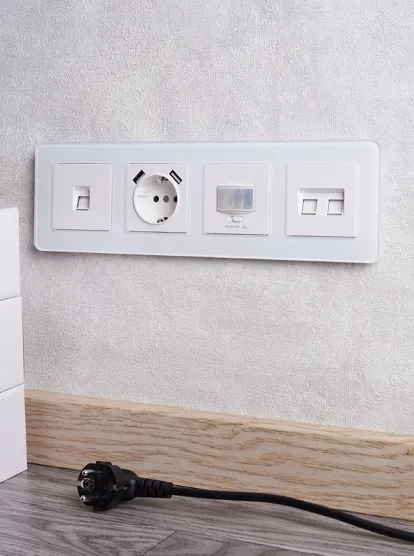 Рамка 4-я белый (стекло) BRITE IEK