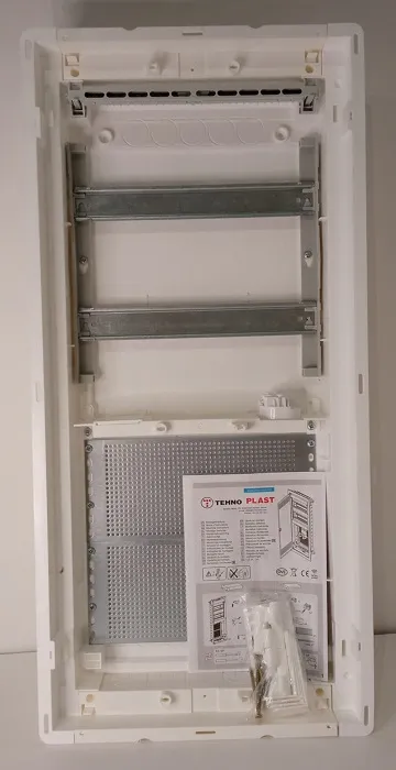 Щит встр. КОМБО мет. дверь U48 4/2 ES (28 мод.+2 м/п) TEHPLAST