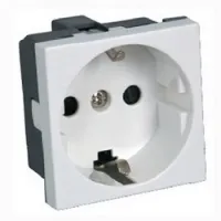 45-Розетка с з/к. со шторками (бел.) Ecoplast