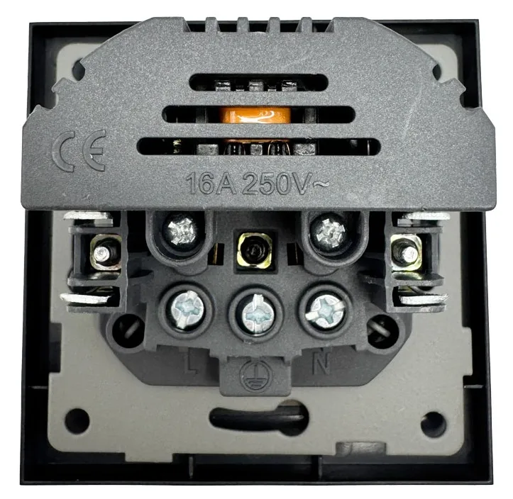 Розетка 1-я с/з с шторками с USB и TYPE C (5В, 2.1А) чёрная матовая U2B-011 "Уно" AWSproducts
