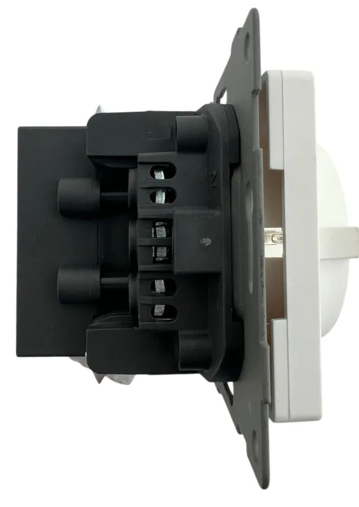 Розетка 1-я с/з с шторками с USB и TYPE C (5В, 2.1А) белая U1A-011 SoftTouch "Uno" AWSproducts