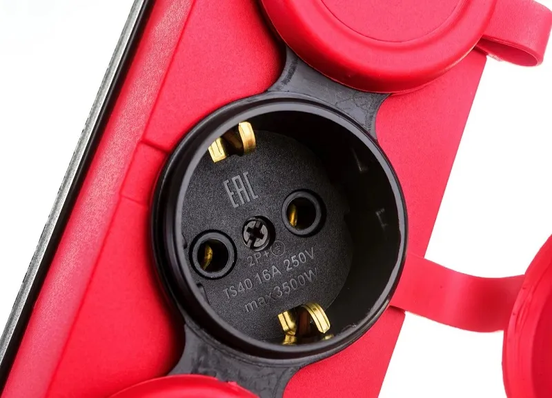 Колодка каучук 4-я с/з IP44 (красная) AY-KA (20)