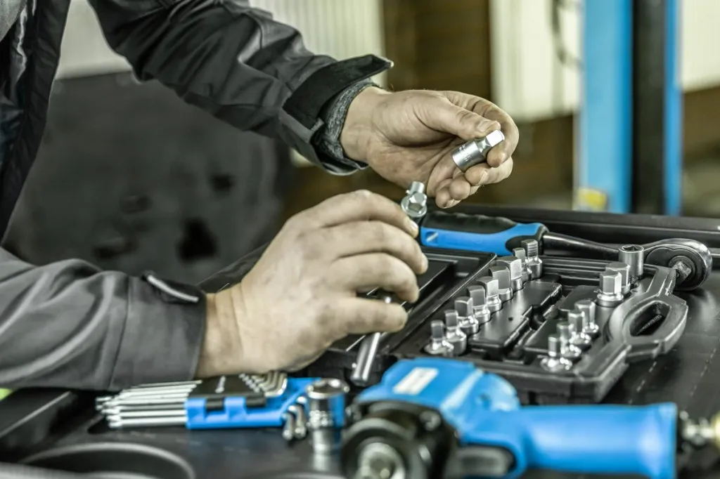 Инструмент автослесаря.jpg Инструмент автослесаря.jpg