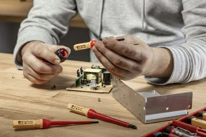 Набор диэлектрических отверток, с отверткой индикаторной 1000 В 13 штук HOEGERT, ком