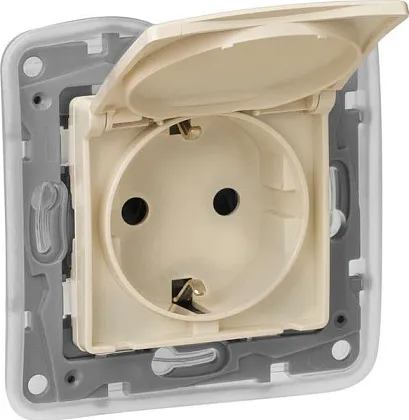 Розетка 1-я с/з со шторками и крышкой IP44 Сл.Кость ETIKA LEGRAND
