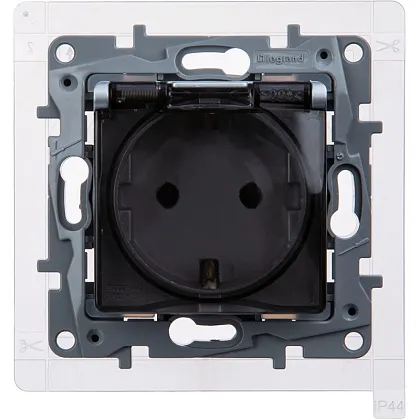 Розетка 1-я с/з со шторками и крышкой IP44 Алюминий ETIKA LEGRAND без рамки