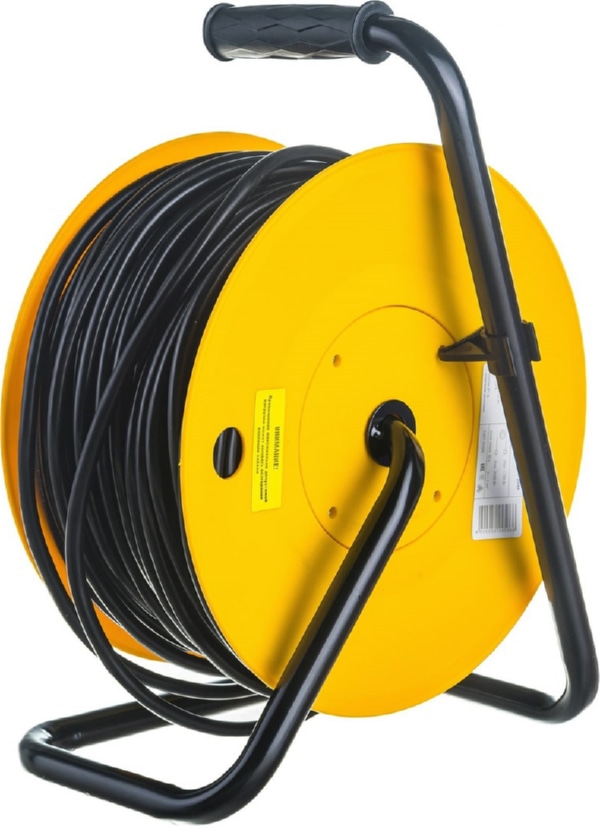 Удлинитель на катушке "Industrial PLUS" УК50 4 места с/з 50м 3х1,5мм2 IP44 IEK