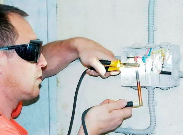 Аппарат для сварки скруток ТС 700-2