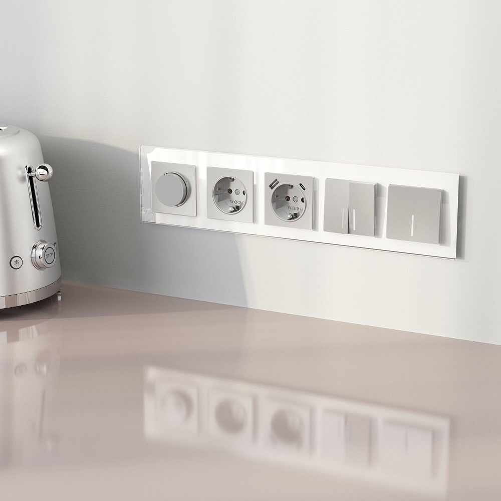 Рамка 5-я Белый матовый (стекло) Favorit WERKEL