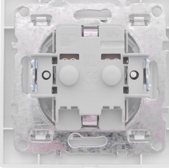 Розетка СП 1-я с/з с защ. шторками 16А 230В белая Basic Минск