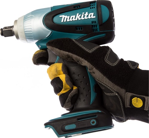 Гайковерт ударный DTW251Z 18v 3.0Аh Li 230Hм Makita (без АКБ, ЗУ)