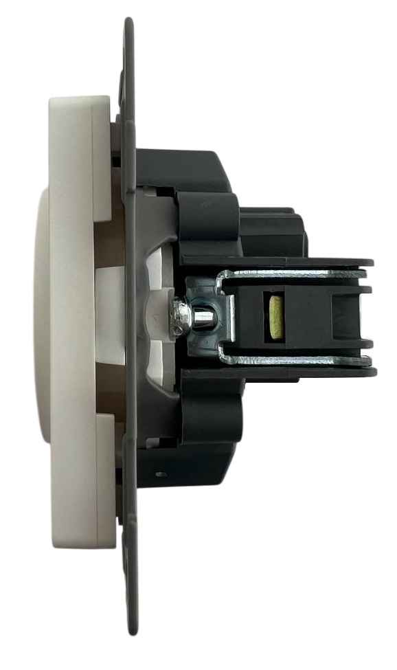 Розетка 1-я с/з со шторками белая U1A-006 SoftTouch "Uno" AWSproducts