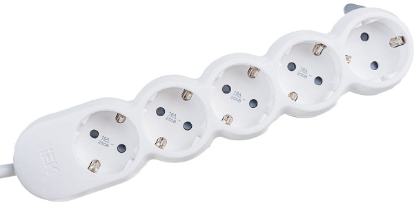 Удлинитель бытовой 5гн. 3м с/з ПВС 3х1,5мм2 UNO У05 IEK