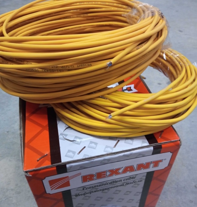 Кабель REXANT UTP 4PR 24AWG (4х2х0,50мм) CAT5e 305м НГ(А)-HF (медь)