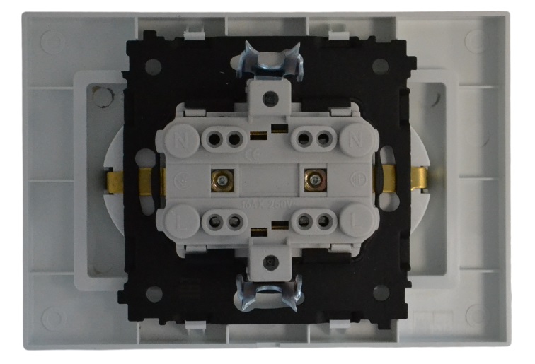Розетка 2-я с/з белая SD-P1012W AWSPRODUCTS
