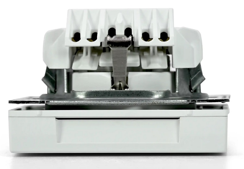 Розетка 1-я с/з со шторками с крышкой IP20 Лотос (б.к.) ArtGallery SE