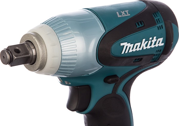 Гайковерт ударный DTW251Z 18v 3.0Аh Li 230Hм Makita (без АКБ, ЗУ)