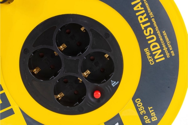 Катушка УК50 с т/з 4 места 2Р+PЕ/50м 3х1,5 мм2 "Industrial" IEK
