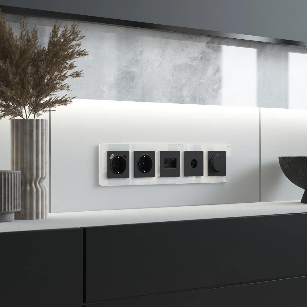 Рамка 5-я Белый матовый (стекло) Favorit WERKEL