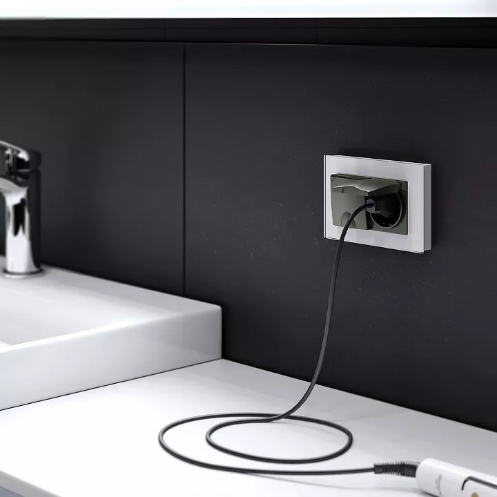 Розетка 2-я с/з со шторками и крышкой IP44 Черный матовый WERKEL