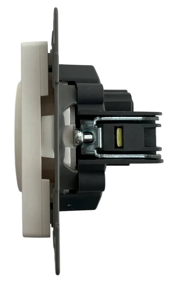 Розетка 1-я с/з со шторками белая U1A-006 SoftTouch "Uno" AWSproducts