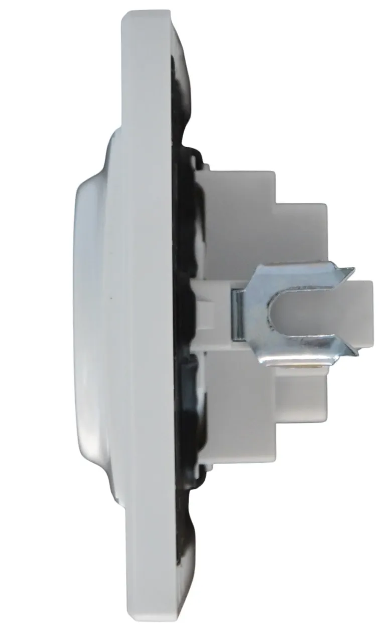 Розетка 1-я с/з белая SD-P1011W "Standard" AWSproducts