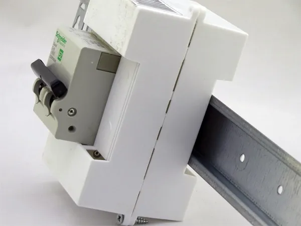 Устройство блокировки выводов механическое БВМ IEK (неакт.)