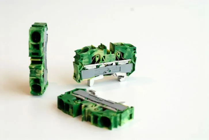 Клеммник 16 кв.мм.76А,800В,2отв./1пол.ж/зел. WAGO